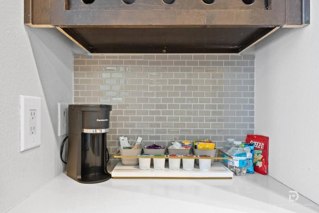 Downtown Houston Deluxe King Suite With Spa Amenities, Pool And Free Parking Extérieur photo