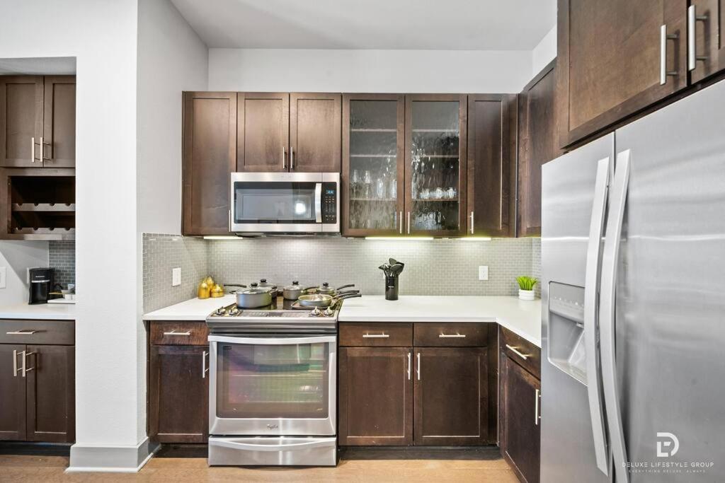 Downtown Houston Deluxe King Suite With Spa Amenities, Pool And Free Parking Extérieur photo