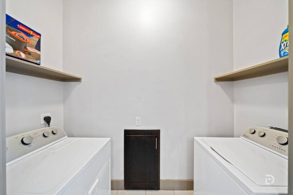 Downtown Houston Deluxe King Suite With Spa Amenities, Pool And Free Parking Extérieur photo