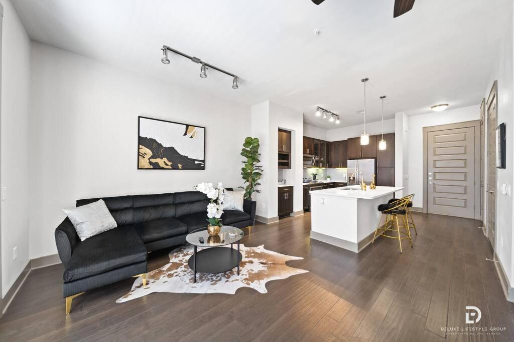 Downtown Houston Deluxe King Suite With Spa Amenities, Pool And Free Parking Extérieur photo