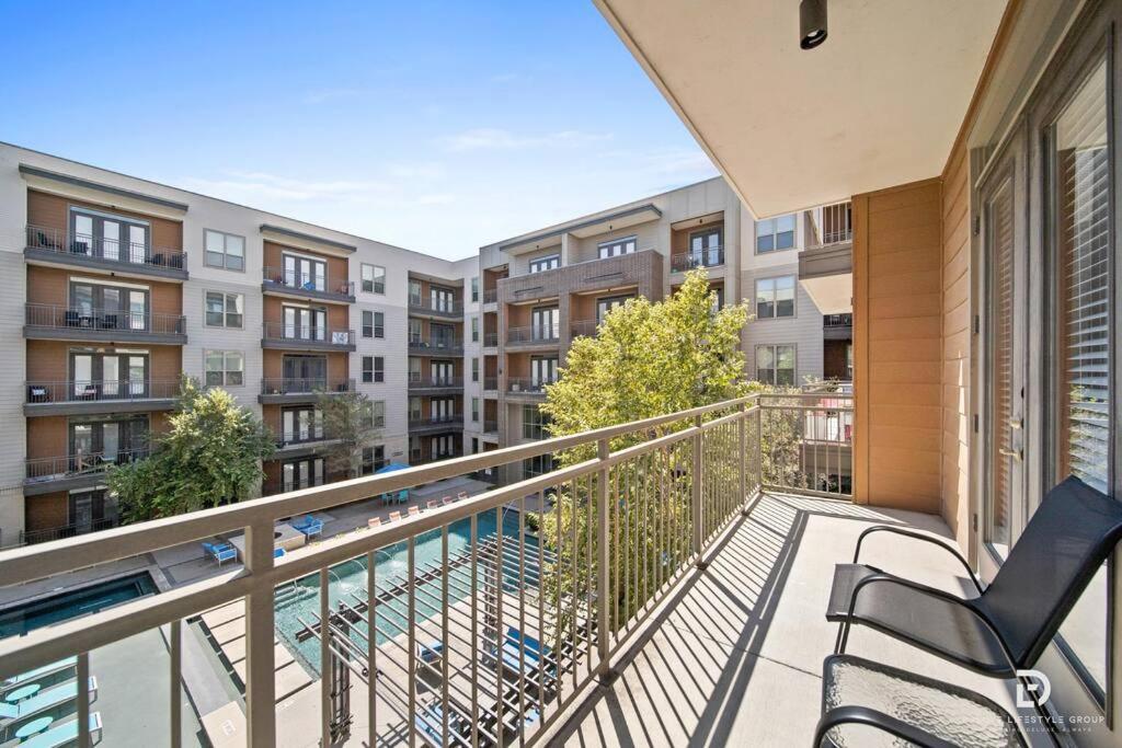 Downtown Houston Deluxe King Suite With Spa Amenities, Pool And Free Parking Extérieur photo