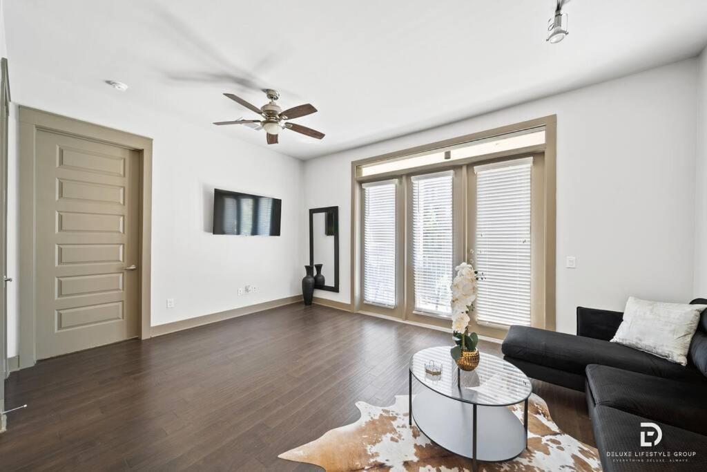 Downtown Houston Deluxe King Suite With Spa Amenities, Pool And Free Parking Extérieur photo