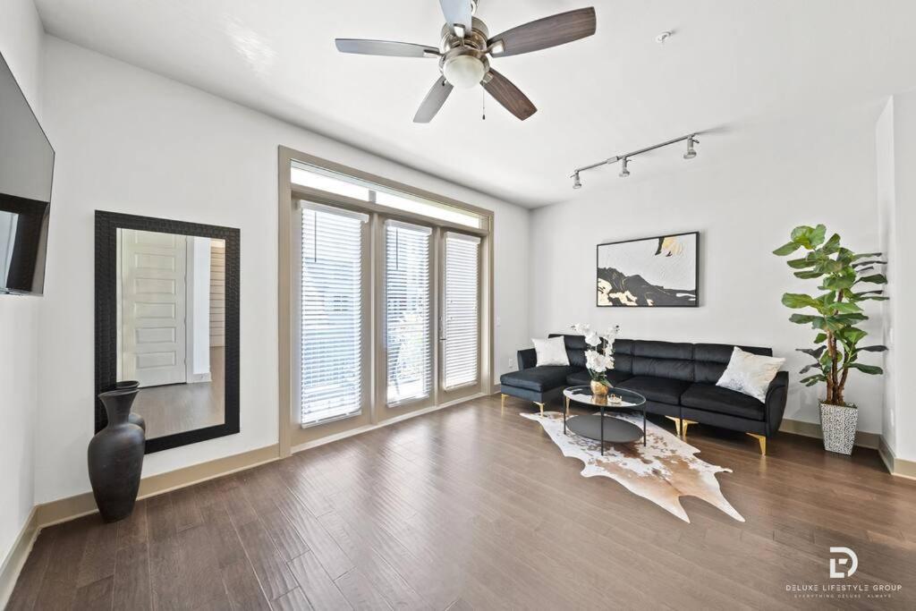 Downtown Houston Deluxe King Suite With Spa Amenities, Pool And Free Parking Extérieur photo